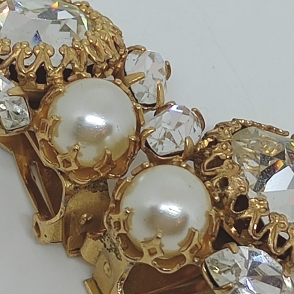 * vintage Schreiner faux pearl with clear crystals gold tone clip on earrings - Picture 7 of 12